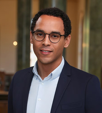 Professor Rei Sanchez-Arias headshot